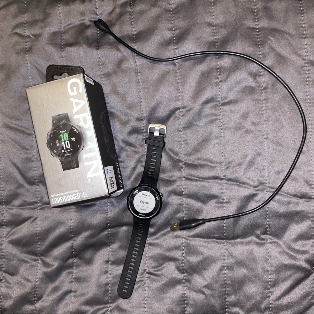 Garmin Forerunner 45 GPS Smartwatch 42mm - Black